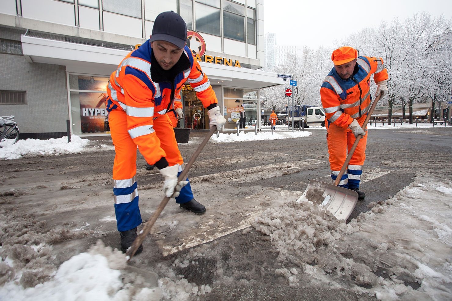 Professioneller Winterdienst in Frankfurt am Main mit der FES-Gruppe.