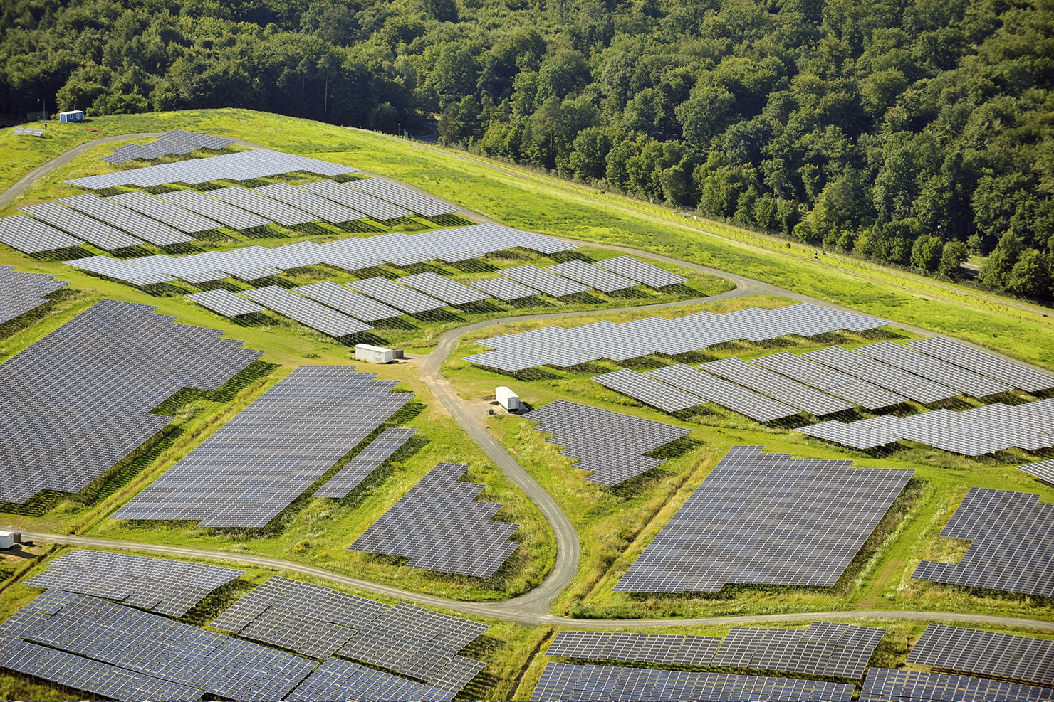 Der Rhein-Main-Solarpark (RMS) wird von der mainova und der FES Frankfurt geführt.