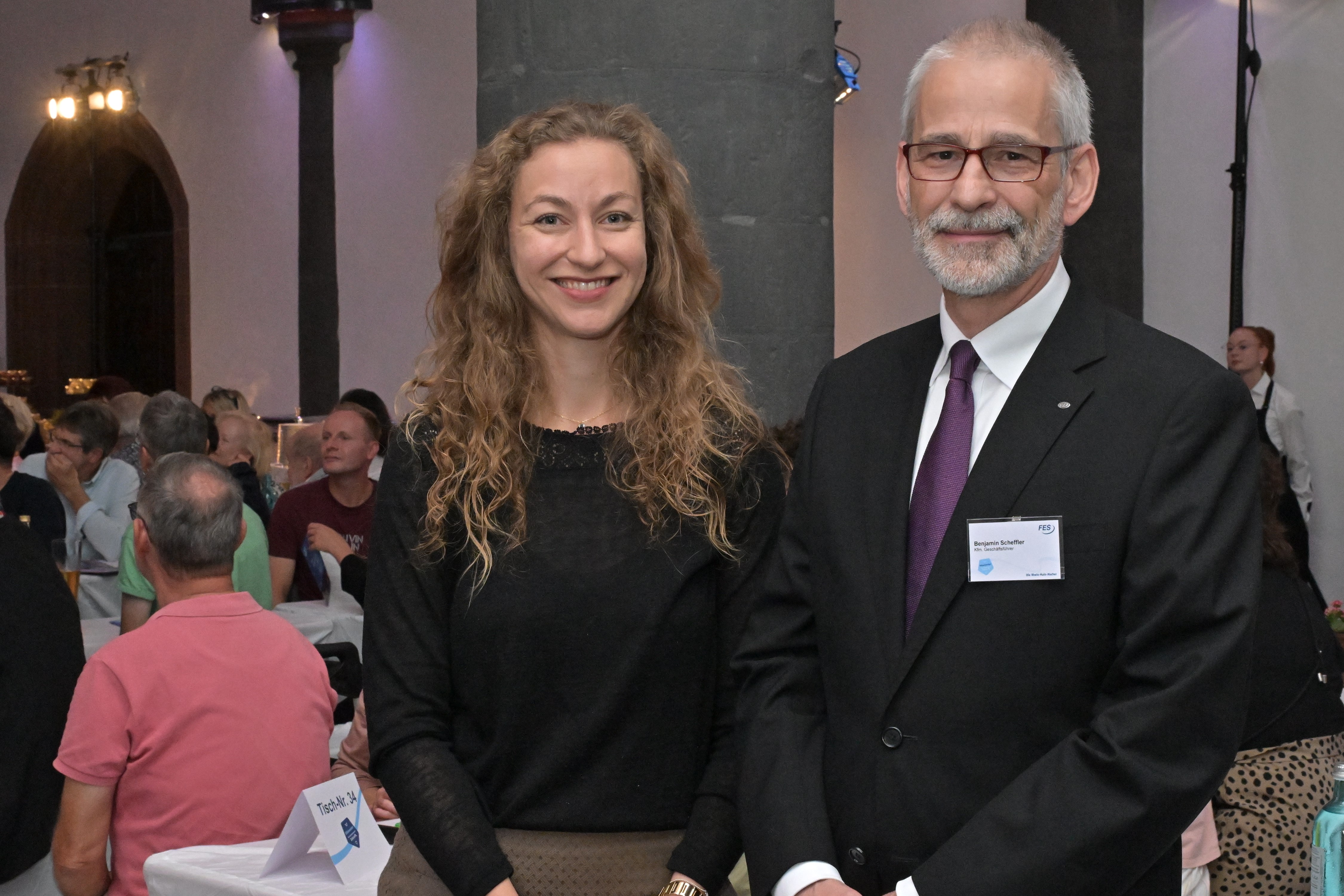 Tina Zapf-Rodríguez, Dezernentin für Klima, Umwelt und Frauen der Stadt Frankfurt am Main und Benjamin Scheffler, Geschäftsführer der FES Frankfurter Entsorgungs- und Ser-vice GmbH