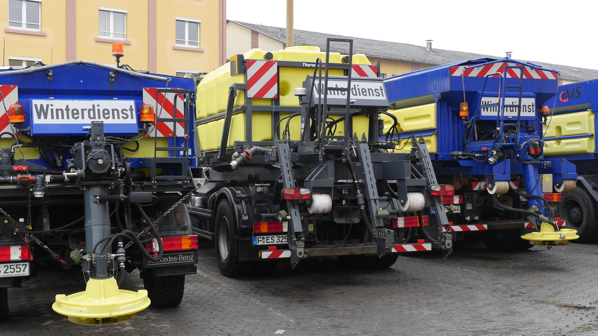 Fahrzeuge für den Winterdienst in Reihe