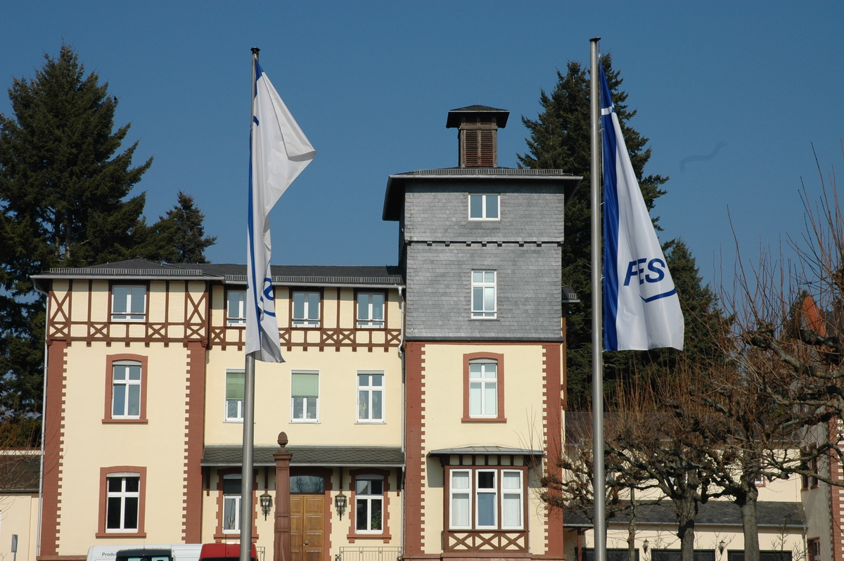 Die Verwaltung der FES Frankfurt finden Sie an der Weidenbornstraße. Auch hier können externe Gäste die Kantine der FES nutzen. Die Kantine ist als nachhaltige Klimakantine ausgezeichnet und bietet schmackhafte Speisen