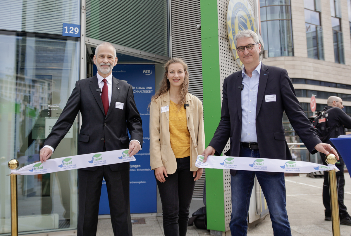 Benjamin Scheffler, Geschäftsführer FES, Tina Zapf-Rodríguez, Dezernentin für Klima, Umwelt und Frauen der Stadt Frankfurt am Main, Hans-Georg Dannert, Leiter des Klimareferats der Stadt Frankfurt am Main