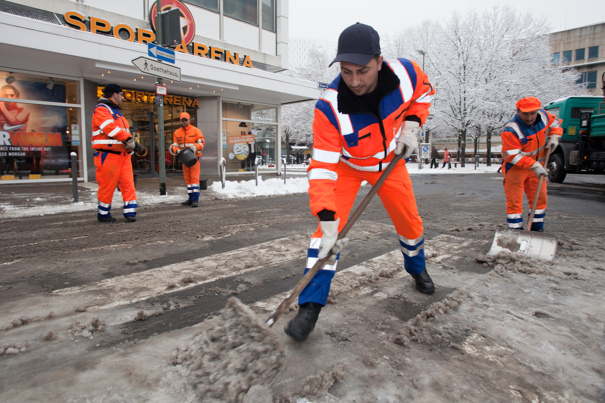 Der Winterdienst der FFR (FES-Gruppe) sorgt für zuverlässige Sicherheit bei Schnee und Eis in Frankfurt am Main