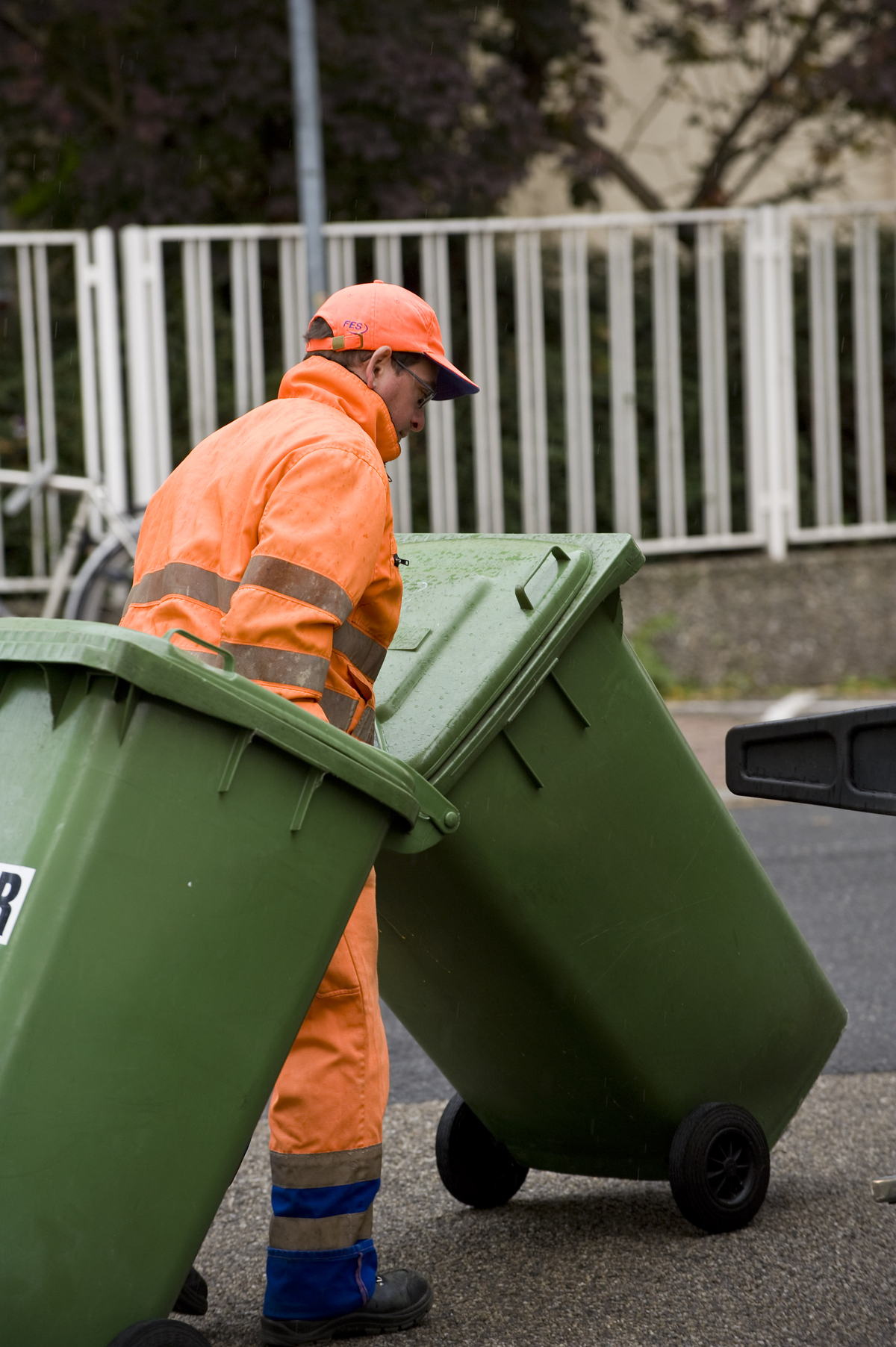 Zuverlässige Mülltonnenleerung durch die FES in Frankfurt. Daten zur Leerung entnehmen Sie bitte dem Abfallkalender im Web oder in der App
